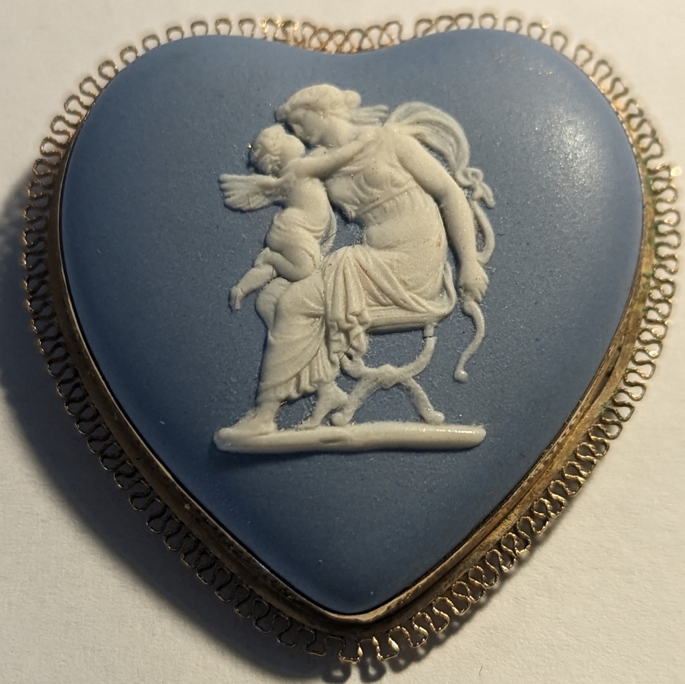 Jasperware Vintage Rare Wedgewood Heart shaped Mother & Child Brooch/Pendant